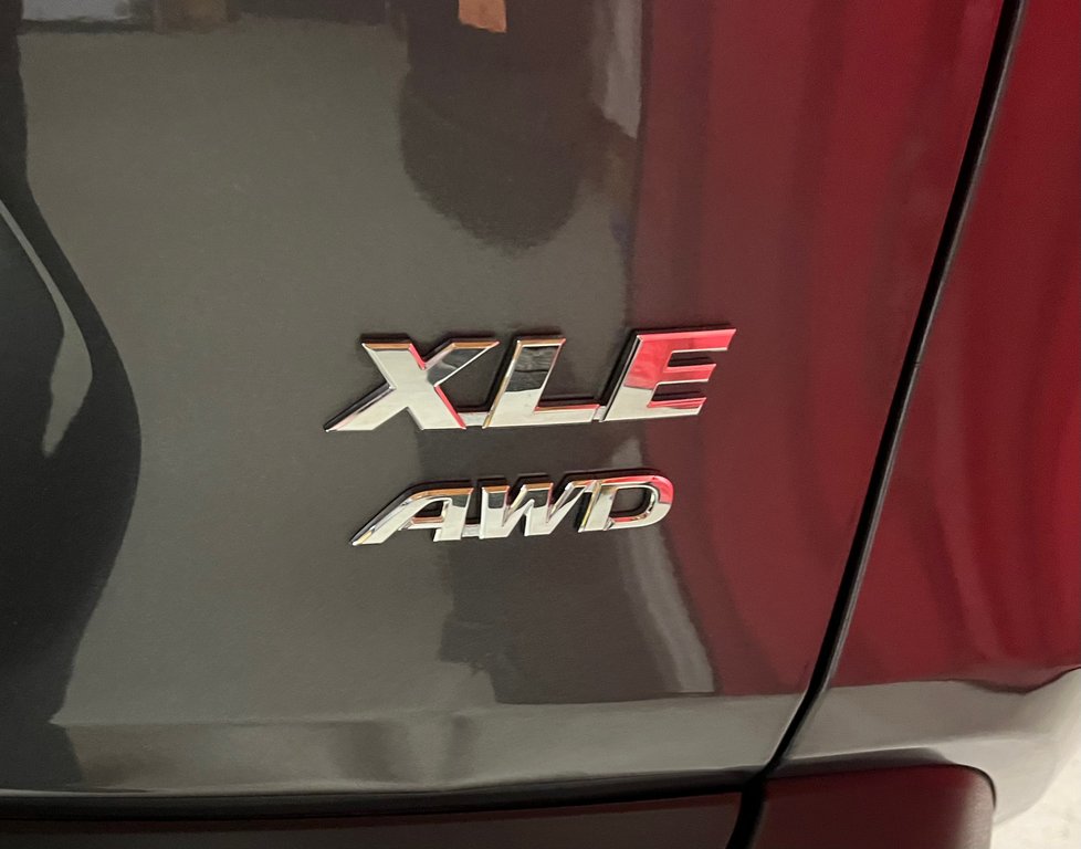 2019  RAV4 XLE in Amos, Quebec - 12 - w1024h768px