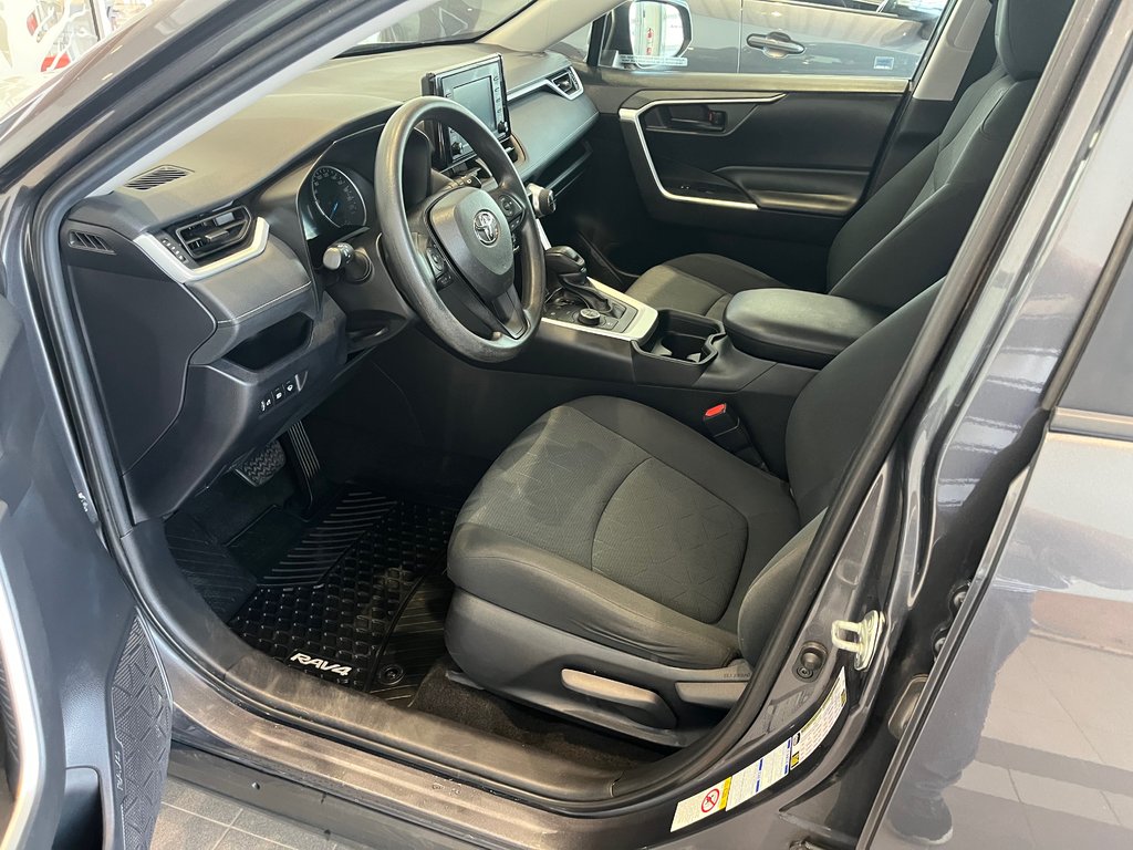 Toyota RAV4 Hybrid LE 2019 à Amos, Québec - 12 - w1024h768px