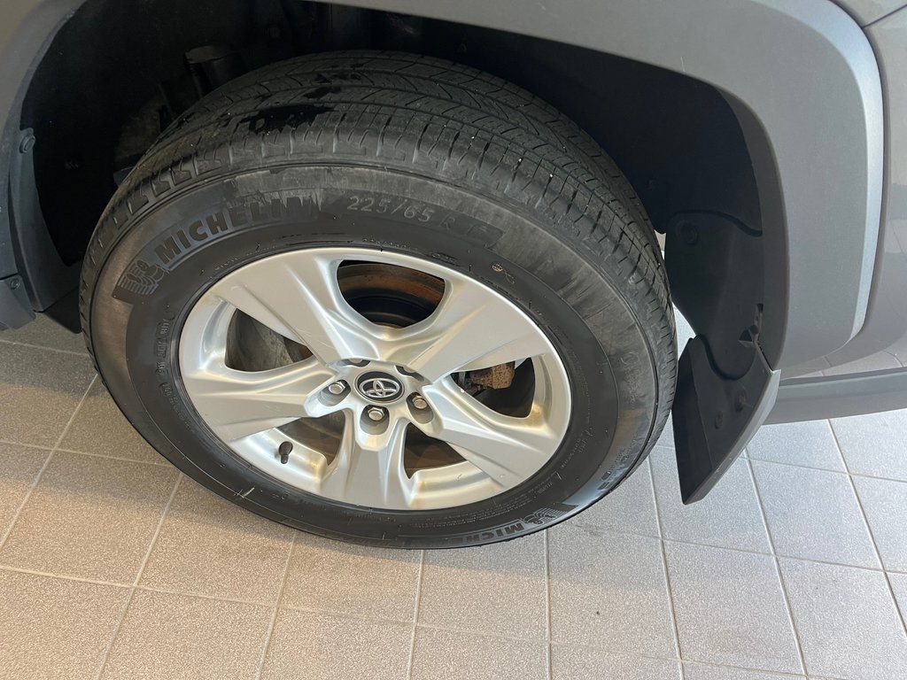 Toyota RAV4 Hybrid LE 2019 à Amos, Québec - 10 - w1024h768px