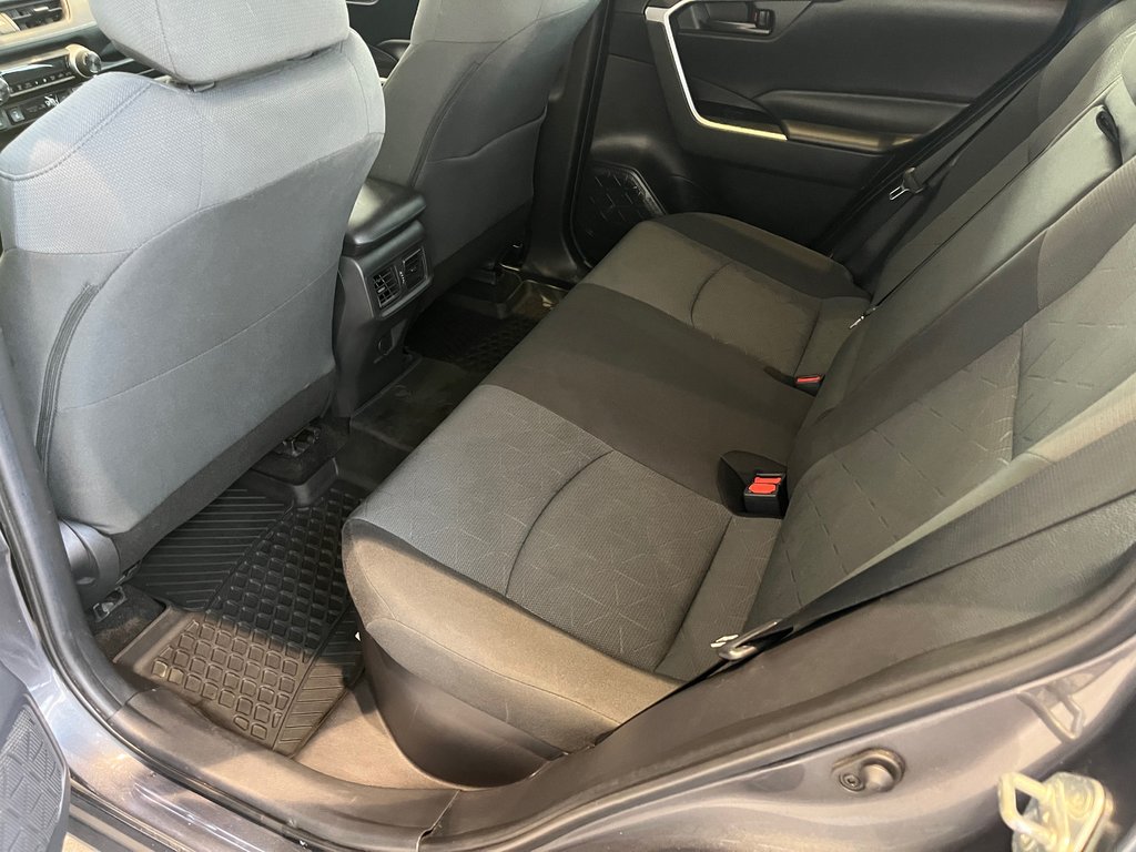Toyota RAV4 Hybrid LE 2019 à Amos, Québec - 11 - w1024h768px
