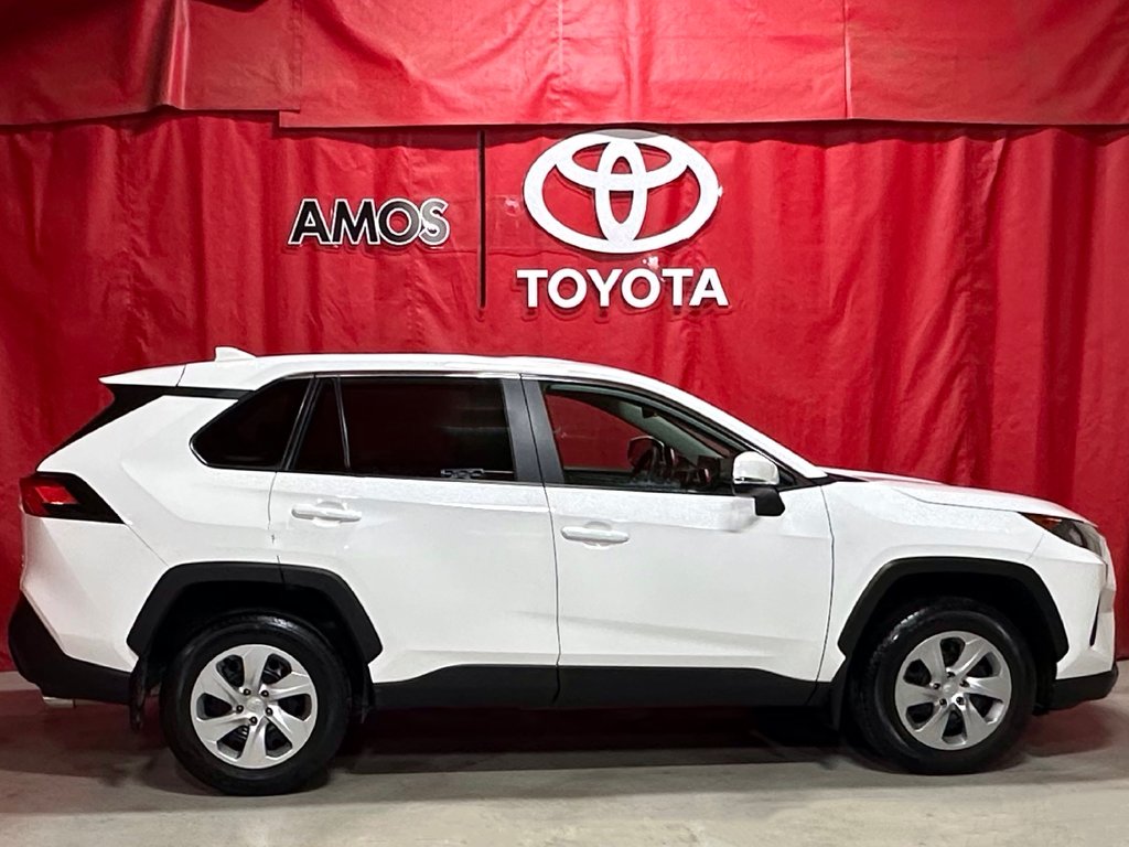 2022  RAV4 * VERSION LE * AWD * in Amos, Quebec - 7 - w1024h768px