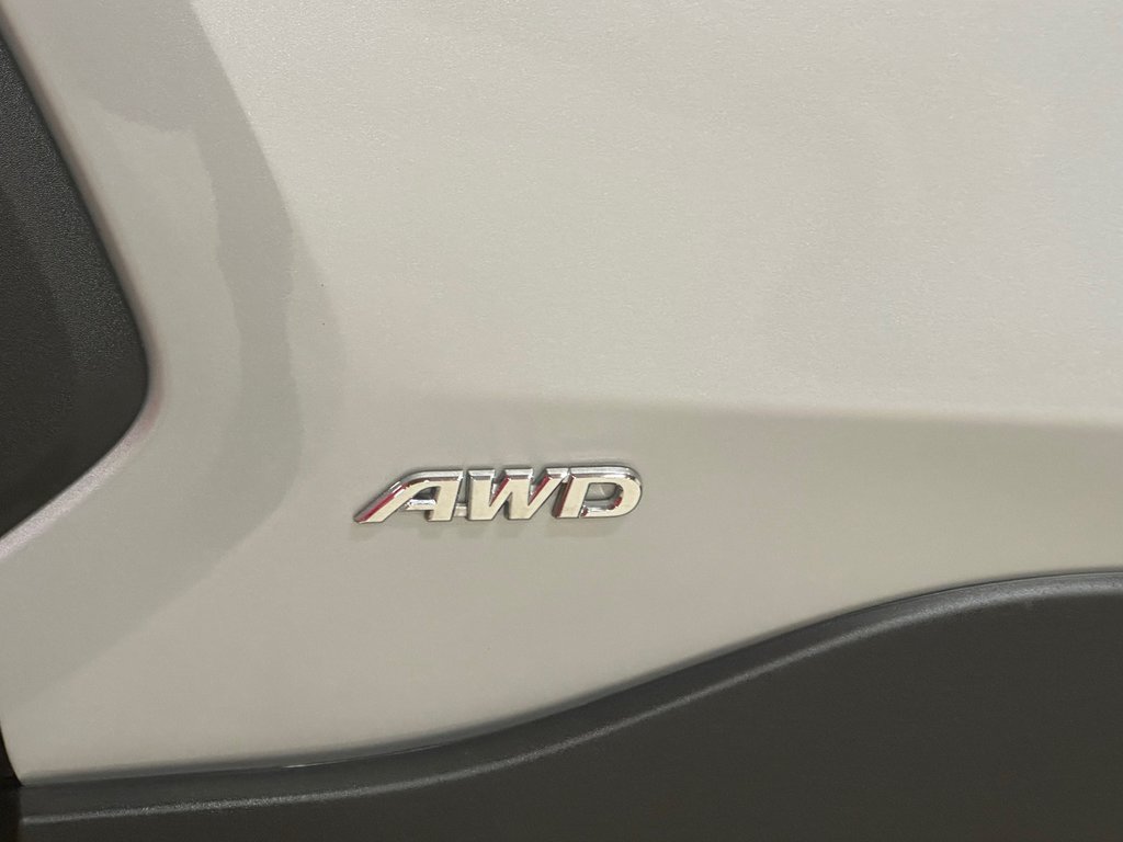 2022  RAV4 * VERSION Hybrid XLE * AWD * in Amos, Quebec - 16 - w1024h768px