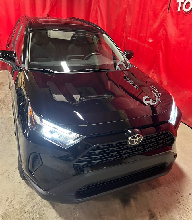 Toyota RAV4 XLE 2022 à Amos, Québec - 2 - w1024h768px