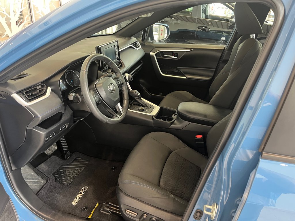 Toyota RAV4 Hybrid SE 2022 à Amos, Québec - 10 - w1024h768px