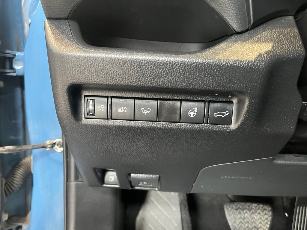 Toyota RAV4 Hybrid SE 2022 à Amos, Québec - 12 - w1024h768px