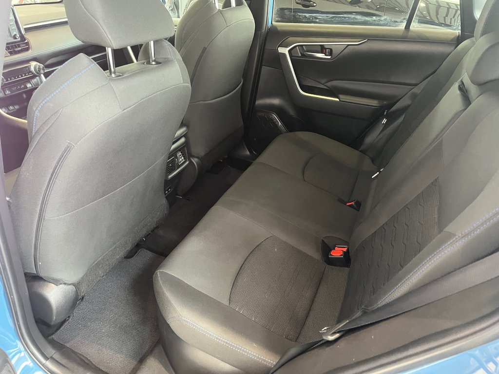 Toyota RAV4 Hybrid SE 2022 à Amos, Québec - 9 - w1024h768px