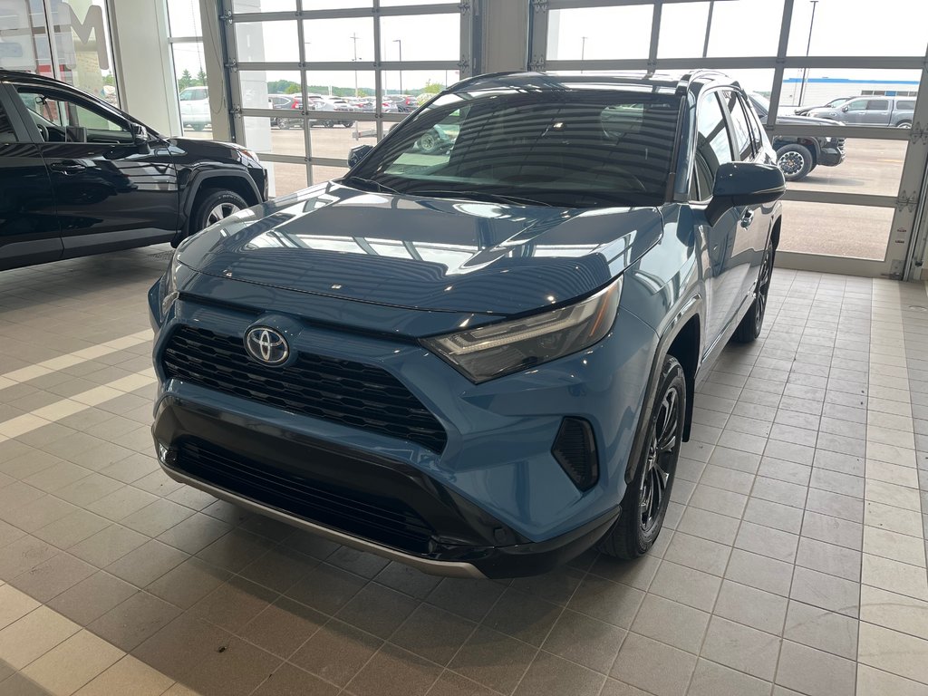 Toyota RAV4 Hybrid SE 2022 à Amos, Québec - 4 - w1024h768px
