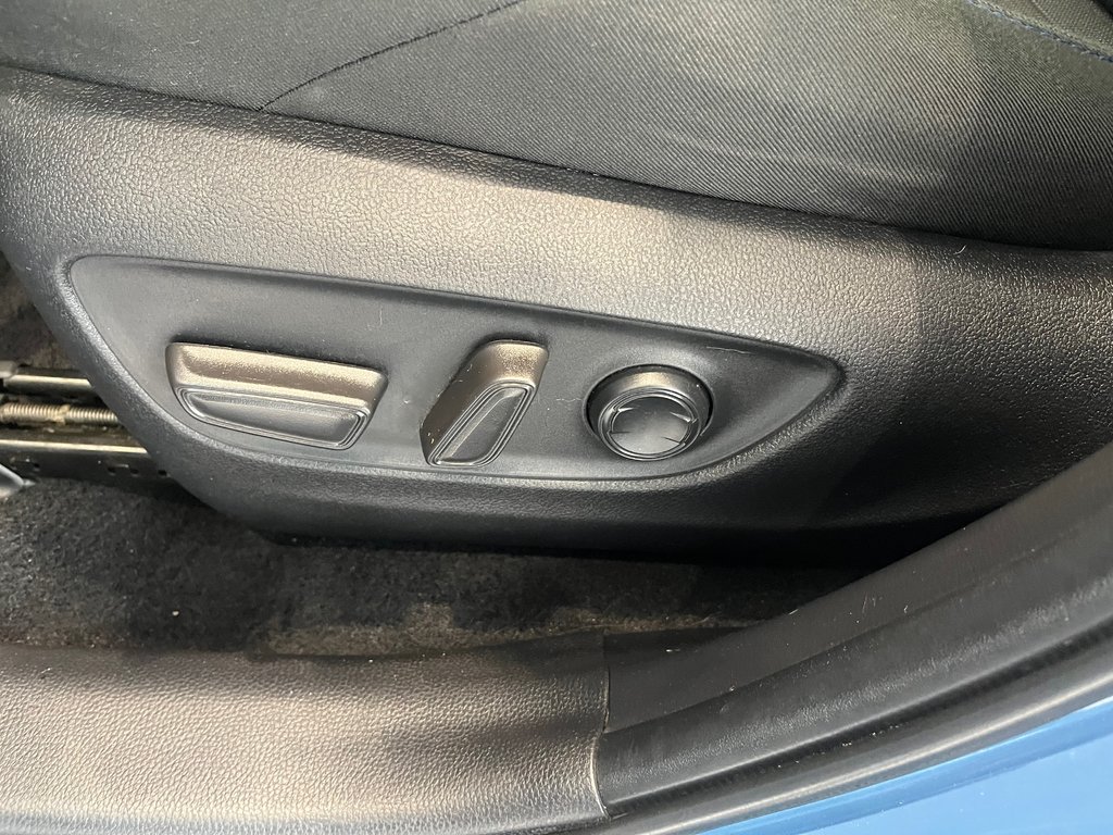 Toyota RAV4 Hybrid SE 2022 à Amos, Québec - 13 - w1024h768px