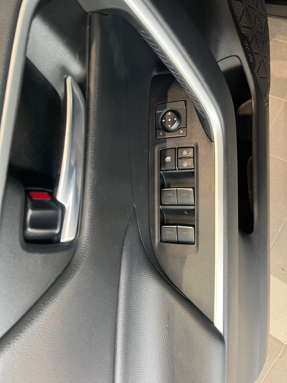 Toyota RAV4 Hybrid SE 2022 à Amos, Québec - 11 - w1024h768px