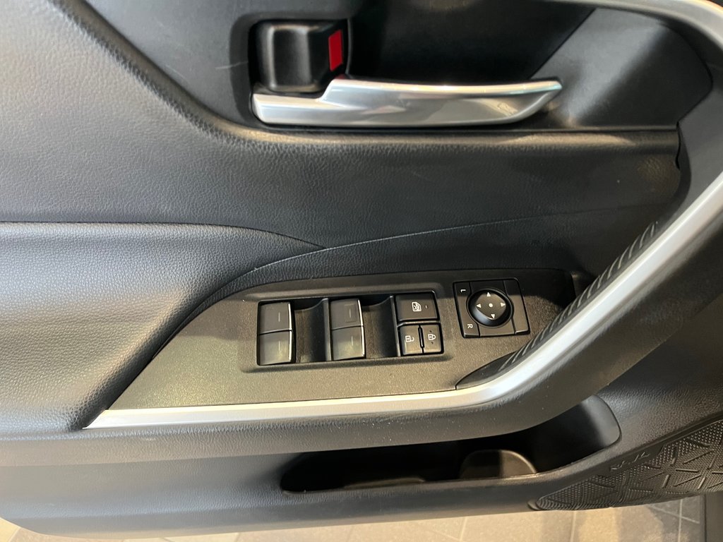 Toyota RAV4 XLE 2022 à Amos, Québec - 12 - w1024h768px