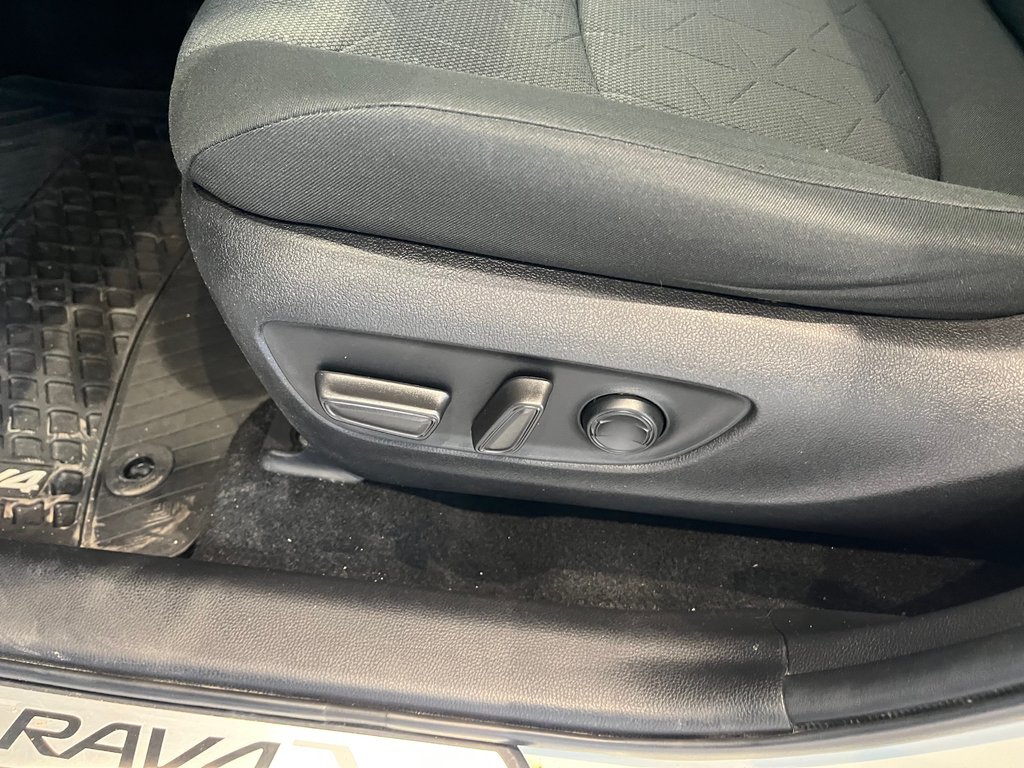 Toyota RAV4 XLE 2022 à Amos, Québec - 11 - w1024h768px