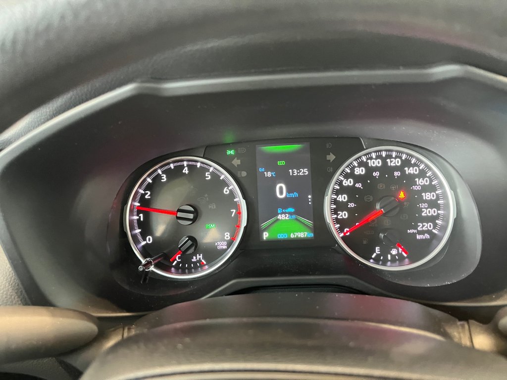 2022 Toyota RAV4 LE in Amos, Quebec - 10 - w1024h768px