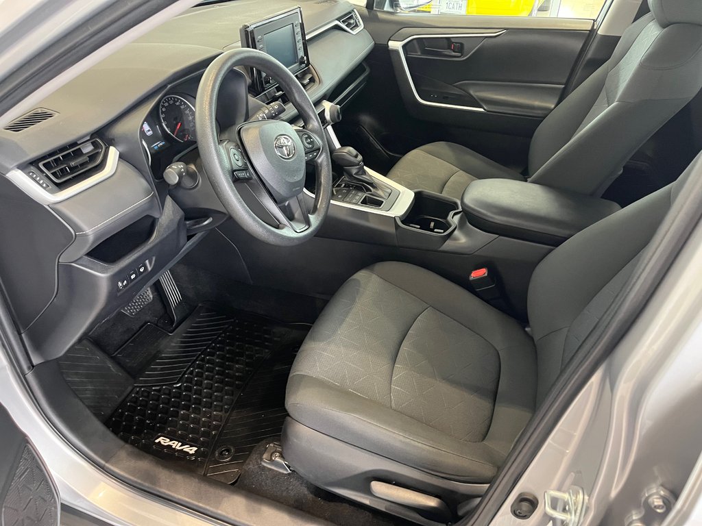 2022 Toyota RAV4 LE in Amos, Quebec - 7 - w1024h768px
