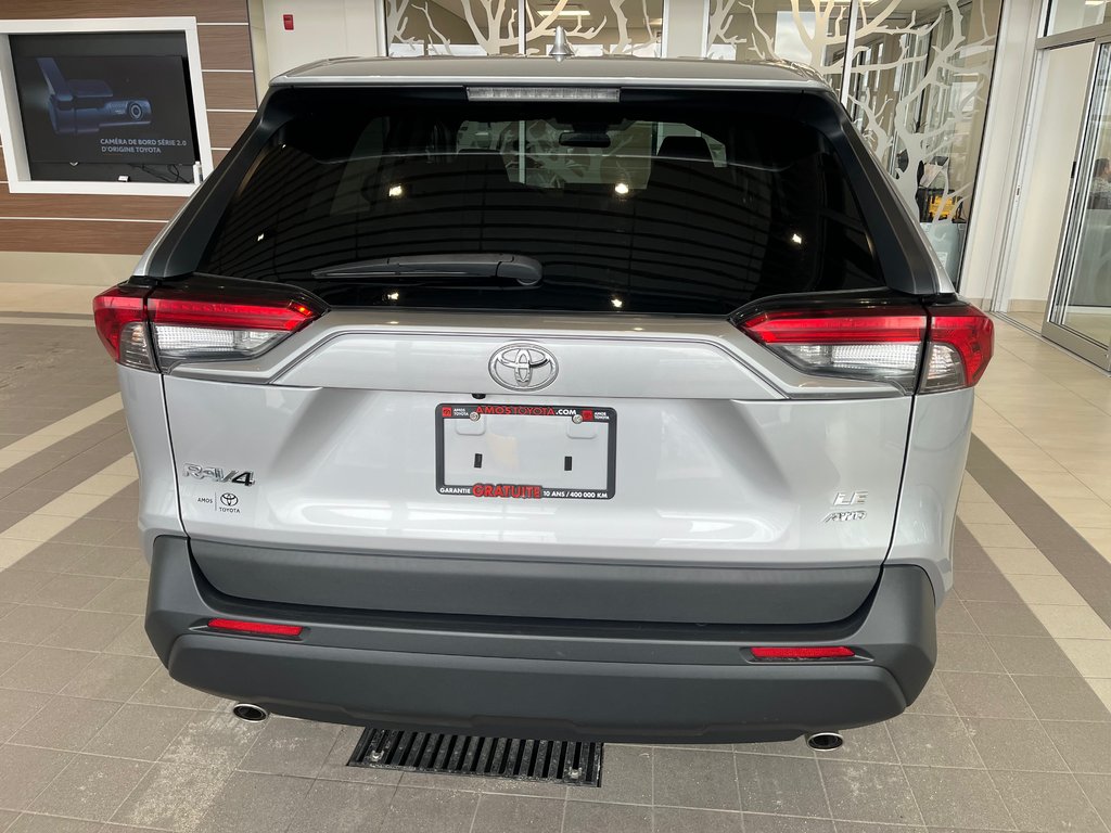 2022 Toyota RAV4 LE in Amos, Quebec - 4 - w1024h768px