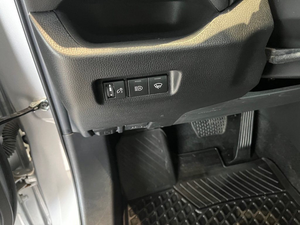 2022 Toyota RAV4 LE in Amos, Quebec - 9 - w1024h768px