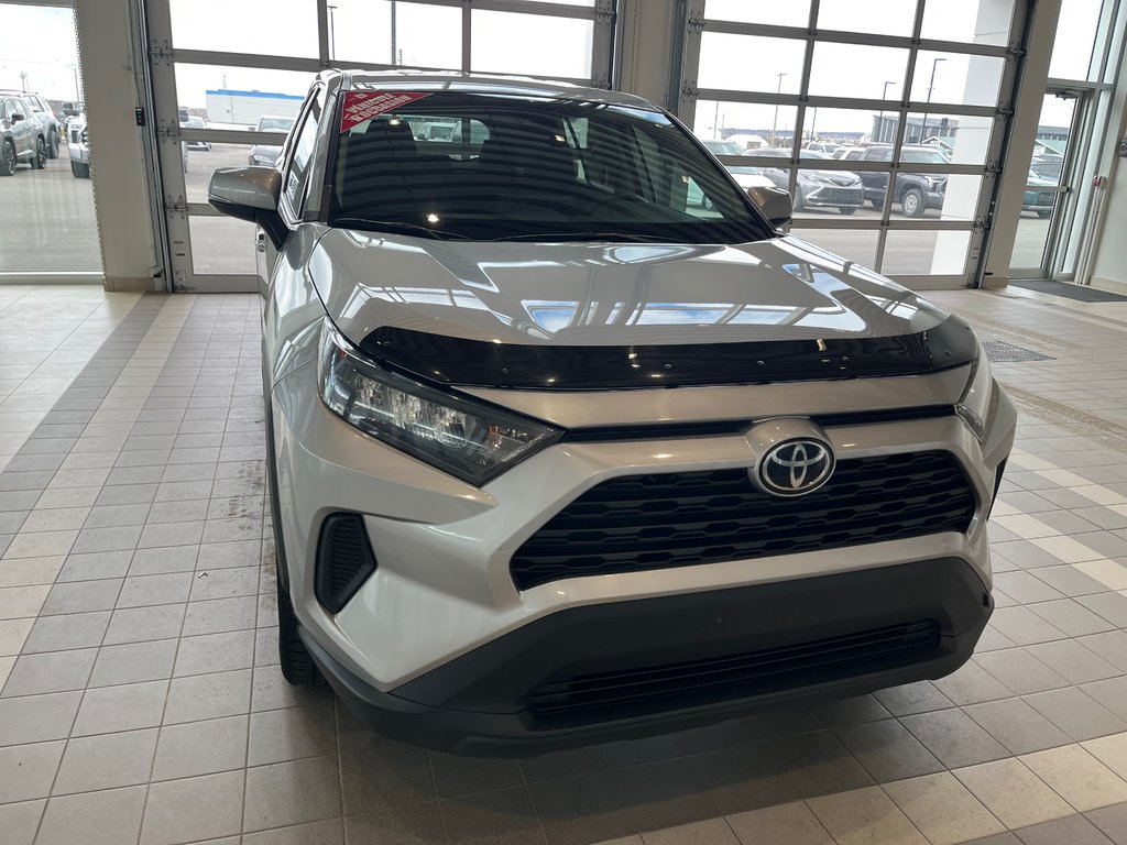 2022 Toyota RAV4 LE in Amos, Quebec - 2 - w1024h768px