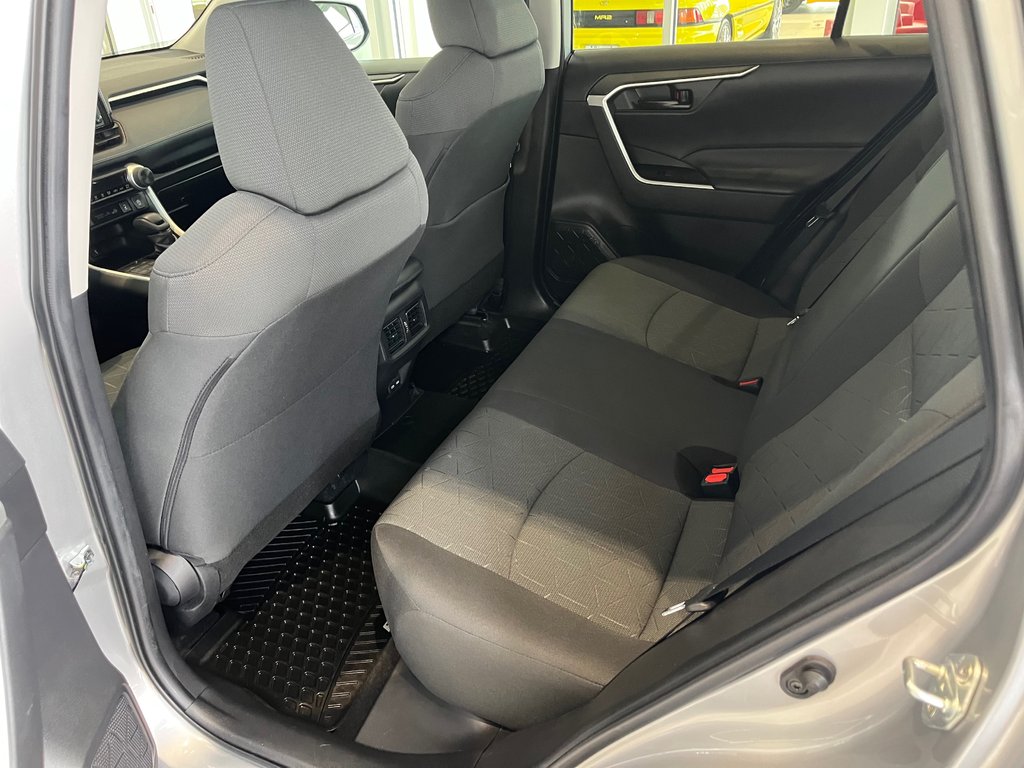 2022 Toyota RAV4 LE in Amos, Quebec - 6 - w1024h768px
