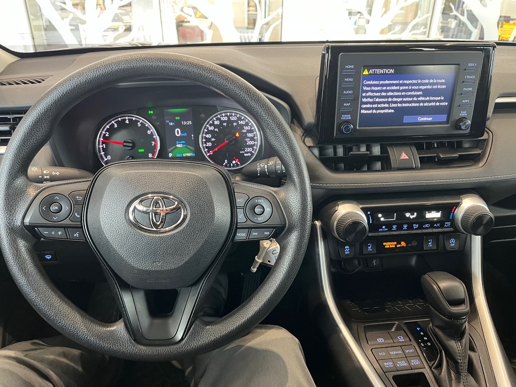 2022 Toyota RAV4 LE in Amos, Quebec - 11 - w1024h768px