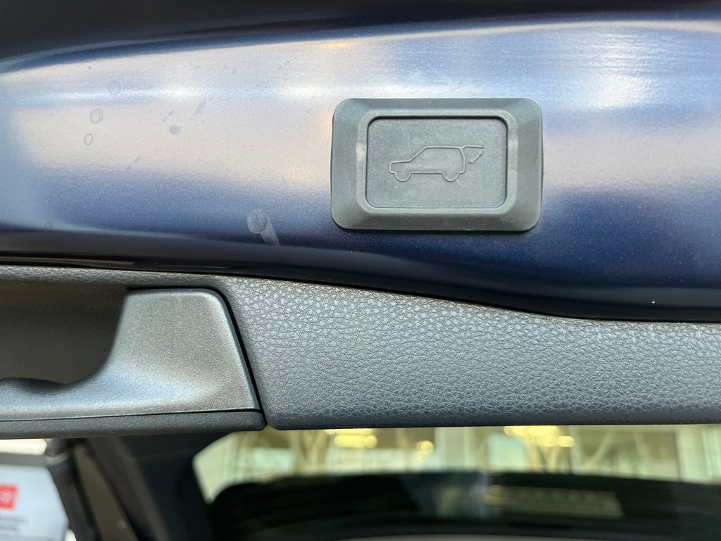 2022 Toyota RAV4 XLE in Amos, Quebec - 8 - w1024h768px