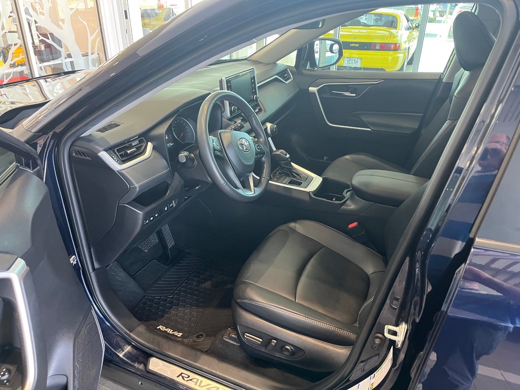 2022 Toyota RAV4 XLE in Amos, Quebec - 10 - w1024h768px