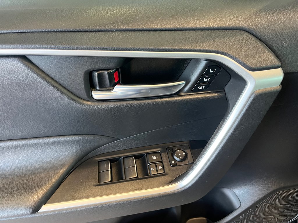 2022 Toyota RAV4 XLE in Amos, Quebec - 12 - w1024h768px