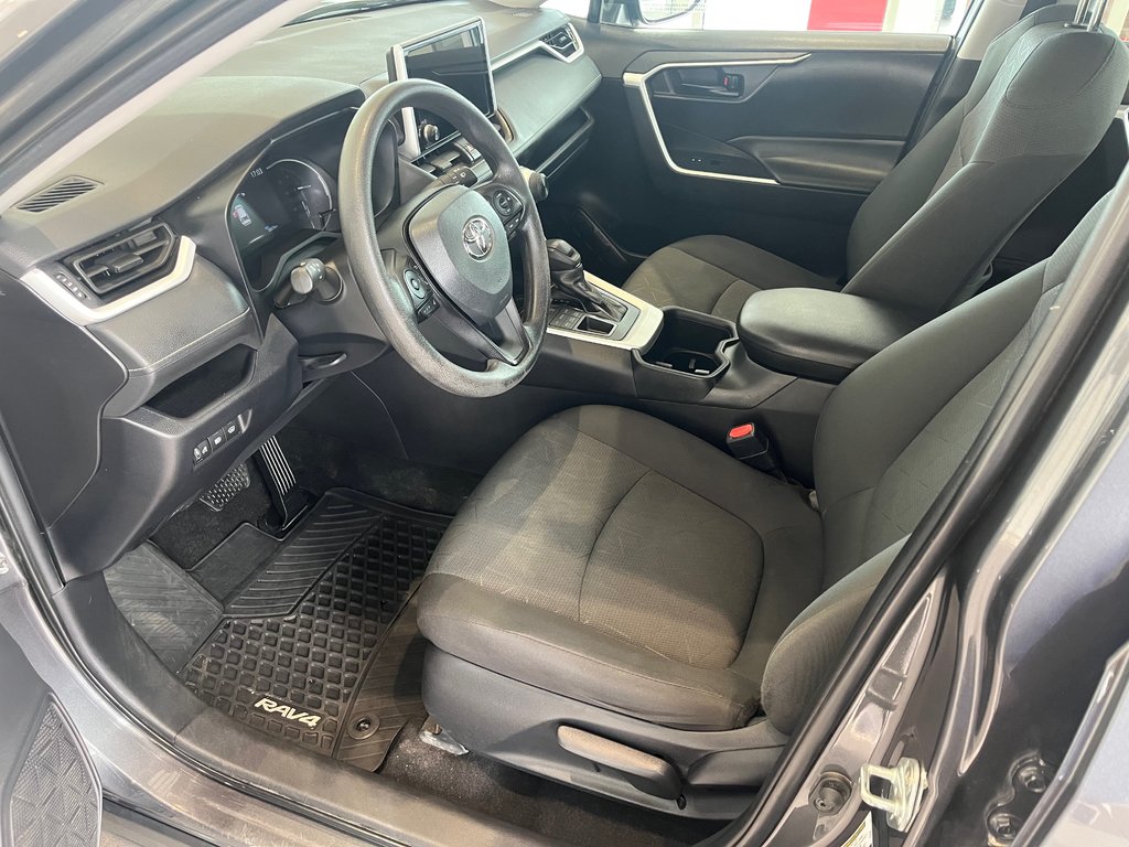 2023 Toyota RAV4 LE in Amos, Quebec - 9 - w1024h768px