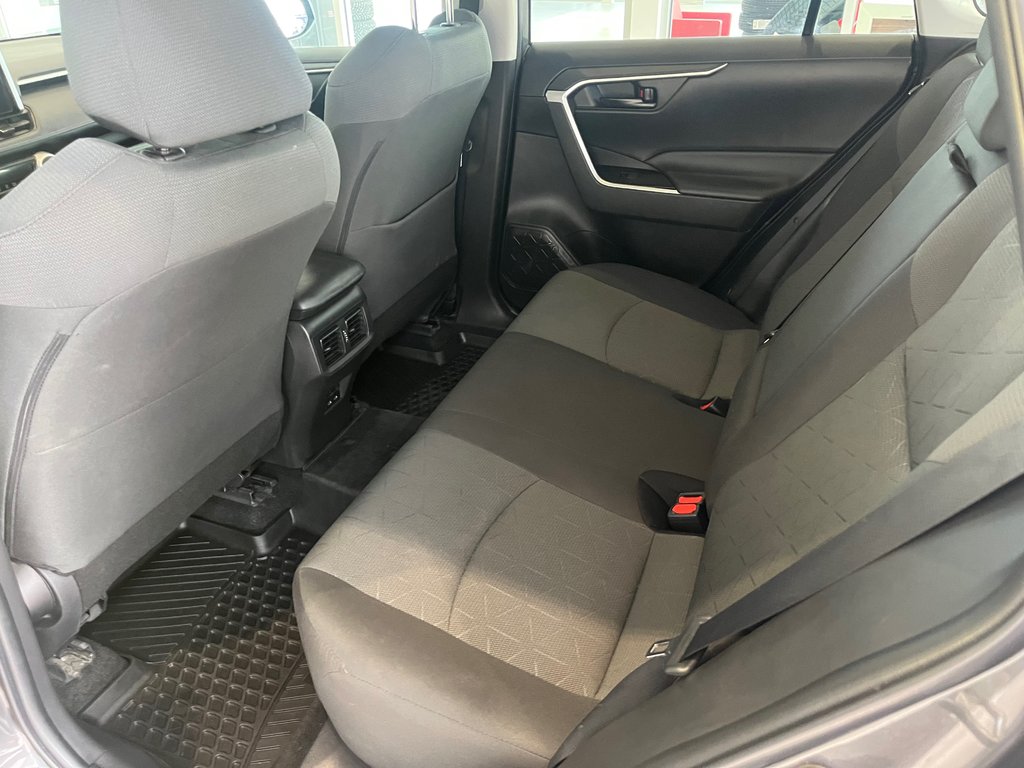 2023 Toyota RAV4 LE in Amos, Quebec - 8 - w1024h768px