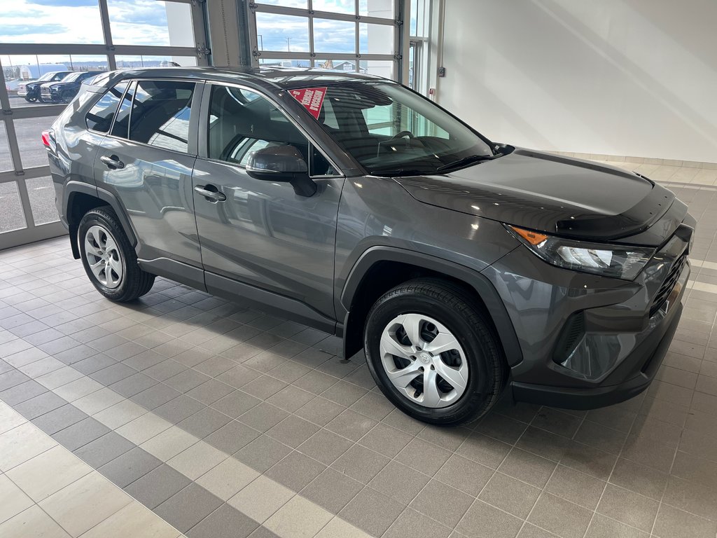 2023 Toyota RAV4 LE in Amos, Quebec - 4 - w1024h768px