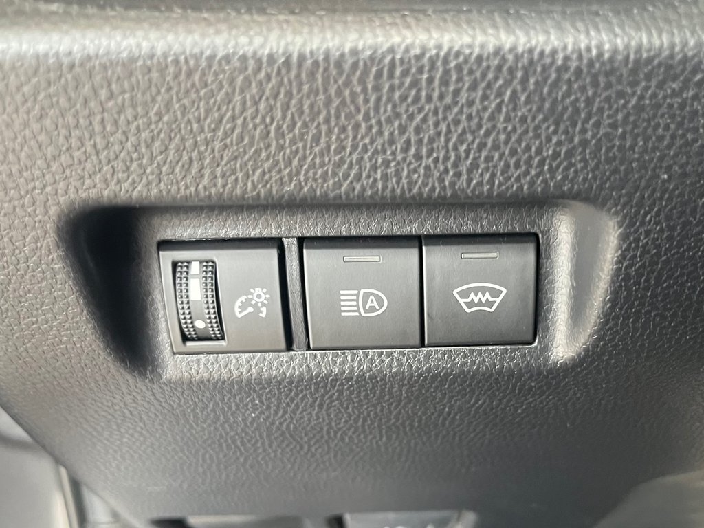 2023 Toyota RAV4 LE in Amos, Quebec - 11 - w1024h768px