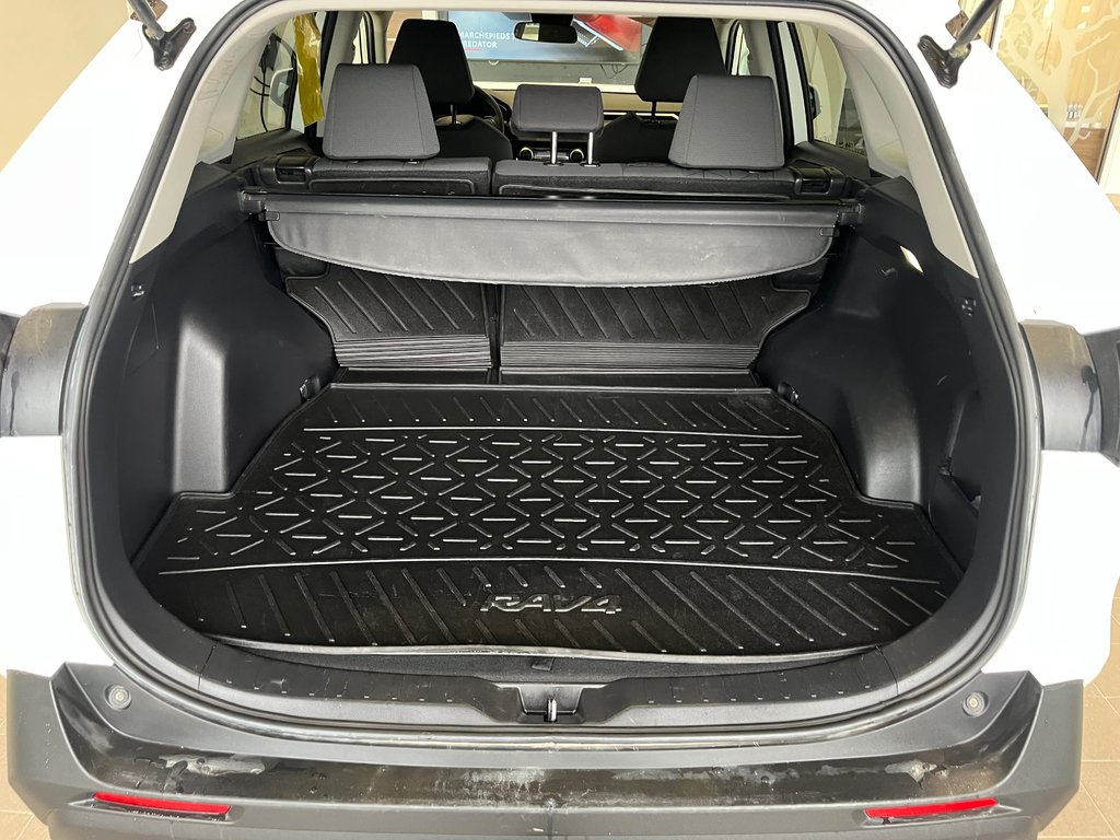 Toyota RAV4 LE 2023 à Amos, Québec - 8 - w1024h768px