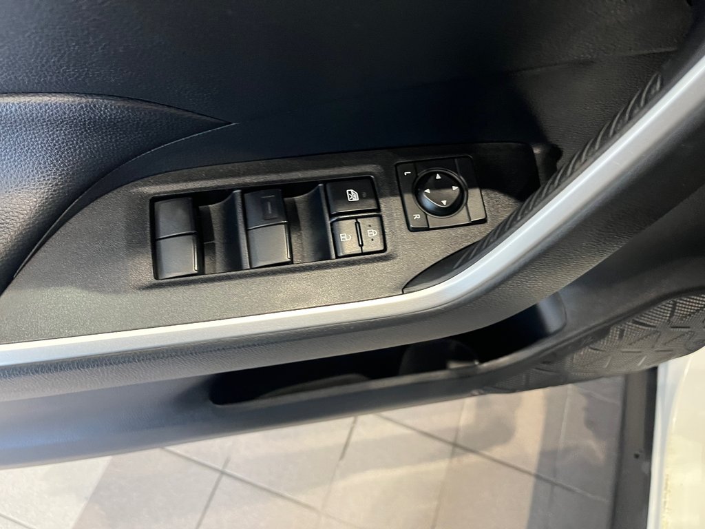 Toyota RAV4 LE 2023 à Amos, Québec - 11 - w1024h768px