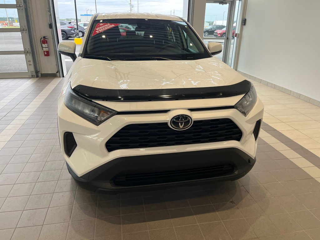 Toyota RAV4 LE 2023 à Amos, Québec - 3 - w1024h768px