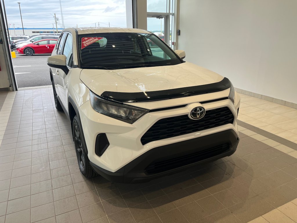 Toyota RAV4 LE 2023 à Amos, Québec - 2 - w1024h768px
