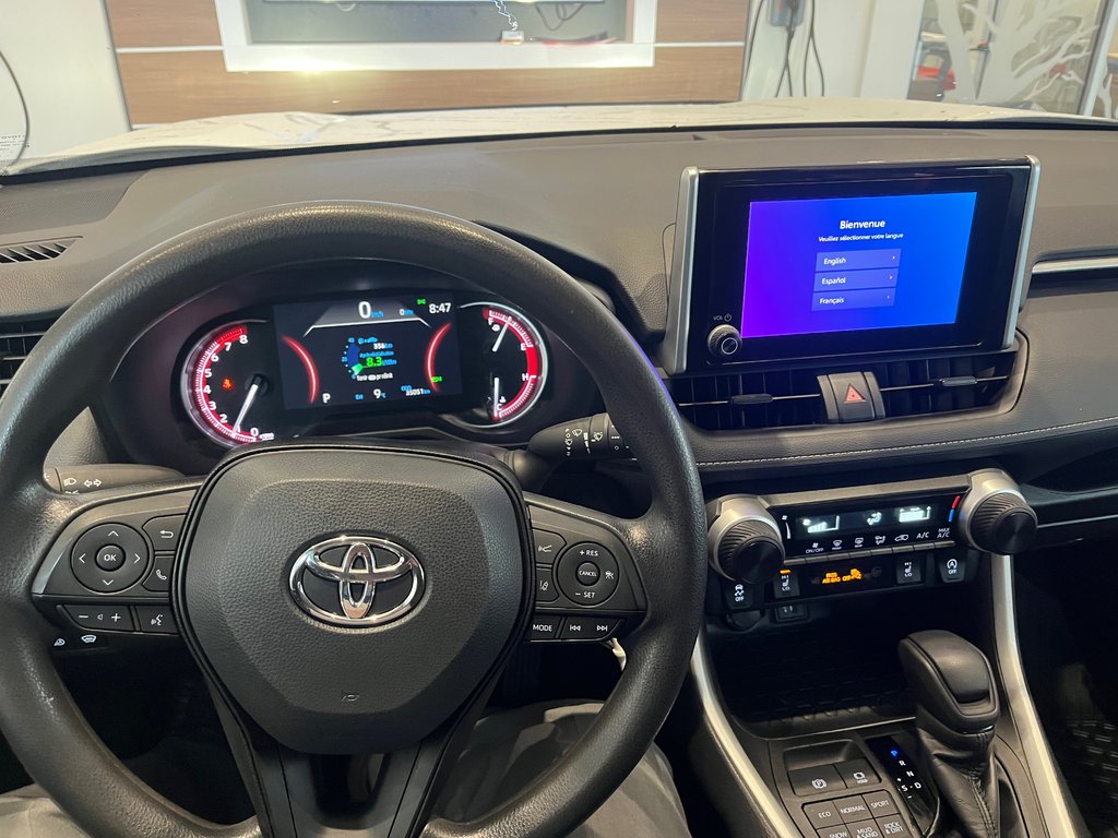 Toyota RAV4 LE 2023 à Amos, Québec - 16 - w1024h768px