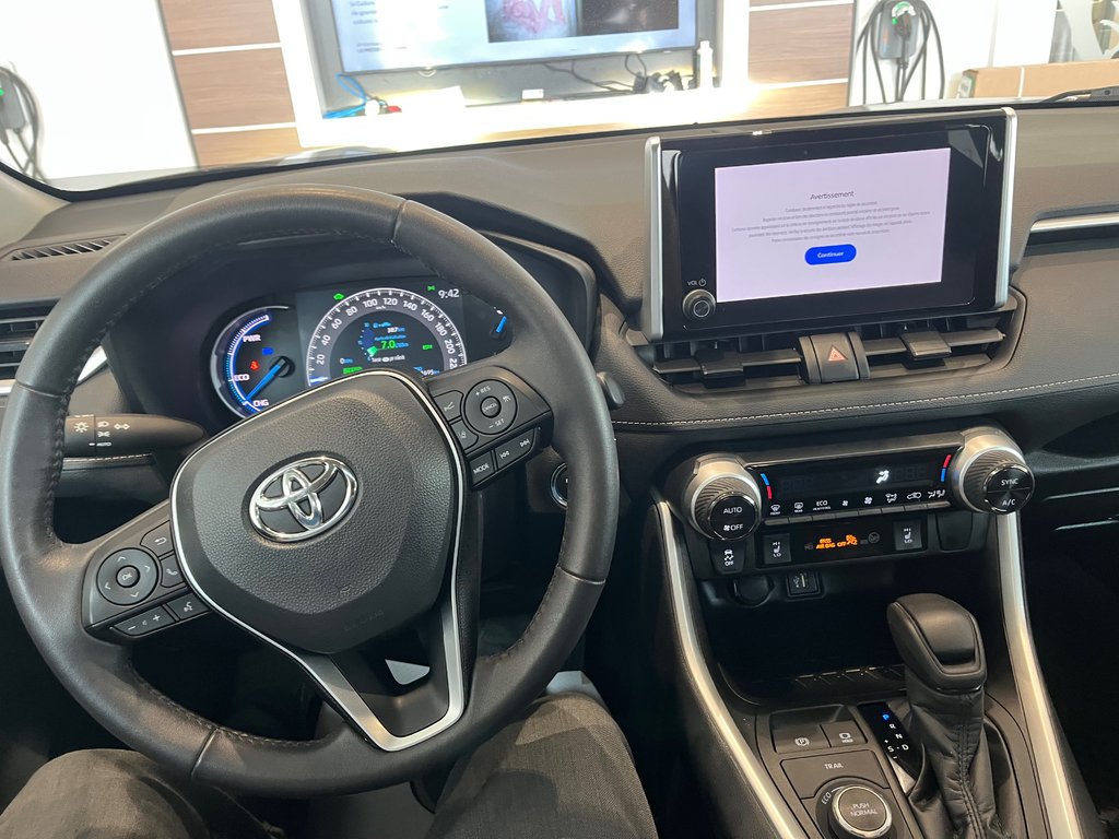 2023 Toyota RAV4 Hybrid XLE in Amos, Quebec - 17 - w1024h768px