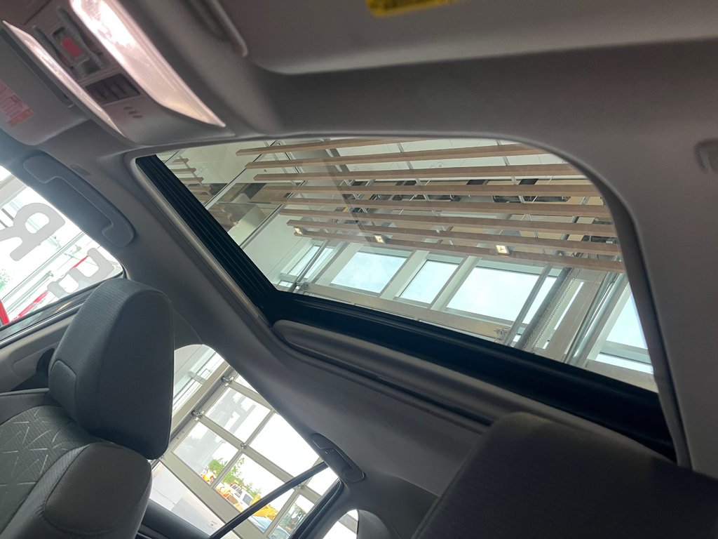 2023 Toyota RAV4 Hybrid XLE in Amos, Quebec - 15 - w1024h768px