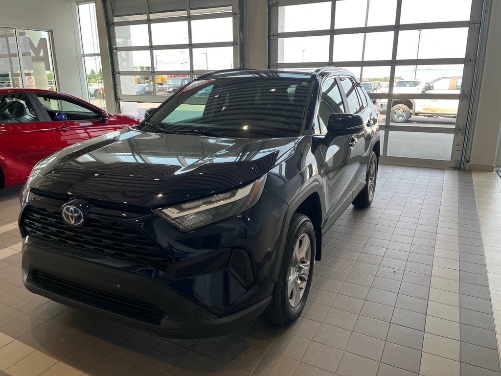2023 Toyota RAV4 Hybrid XLE in Amos, Quebec - 8 - w1024h768px