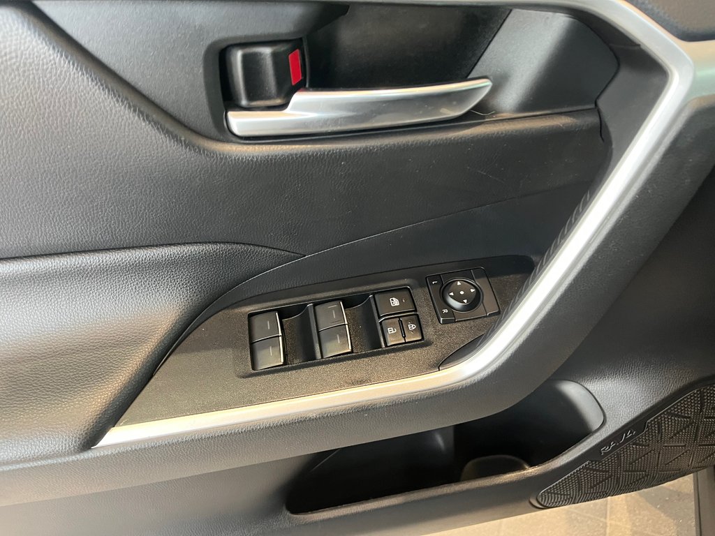 2023 Toyota RAV4 Hybrid XLE in Amos, Quebec - 13 - w1024h768px