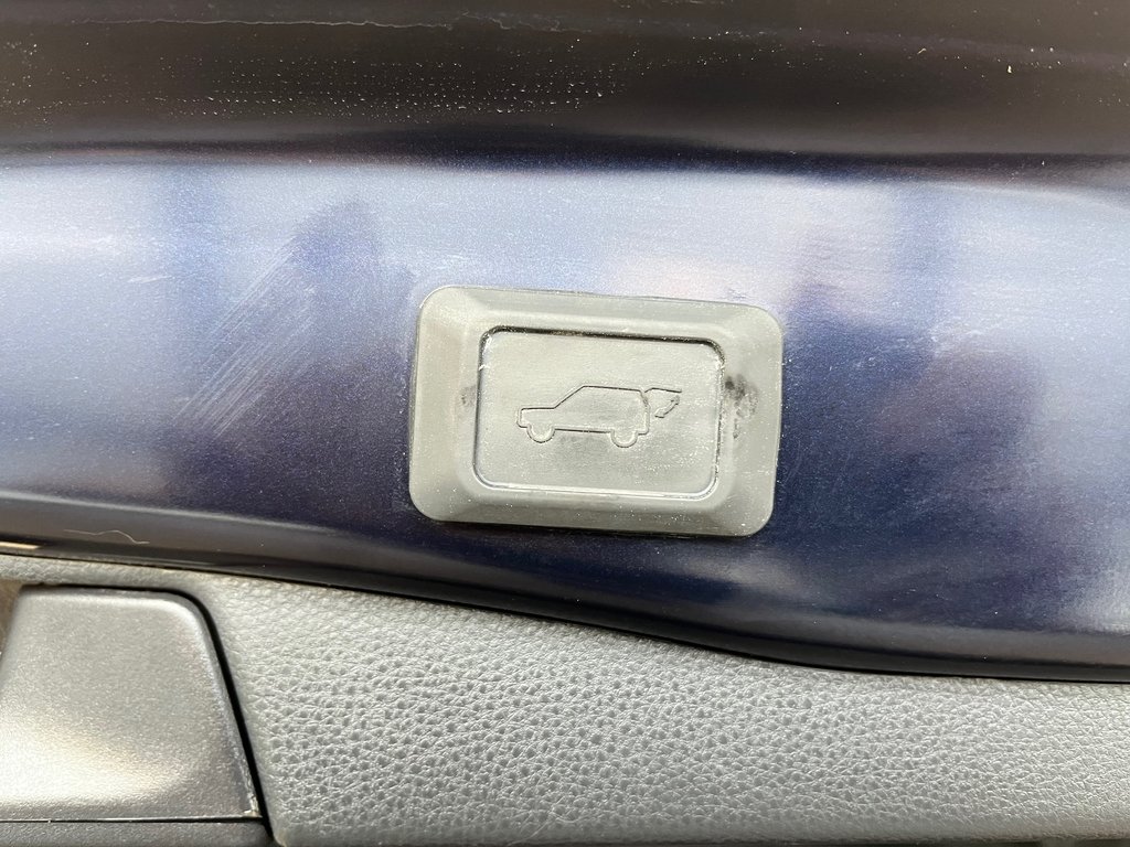 2023 Toyota RAV4 Hybrid XLE in Amos, Quebec - 7 - w1024h768px
