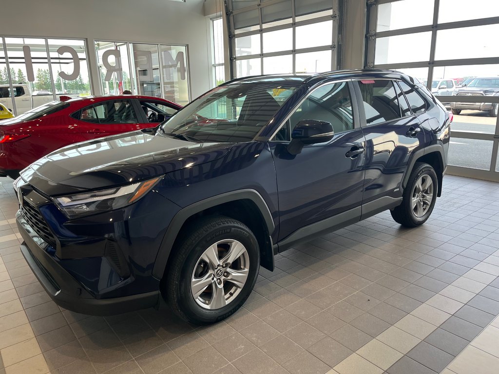 2023 Toyota RAV4 Hybrid XLE in Amos, Quebec - 4 - w1024h768px