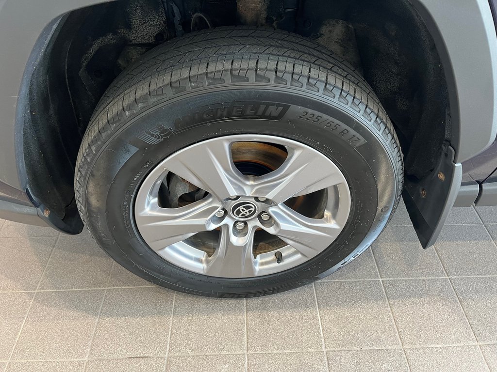 2023 Toyota RAV4 Hybrid XLE in Amos, Quebec - 10 - w1024h768px