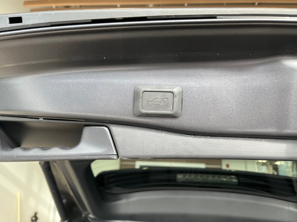 2023 Toyota RAV4 Hybrid XLE in Amos, Quebec - 8 - w1024h768px