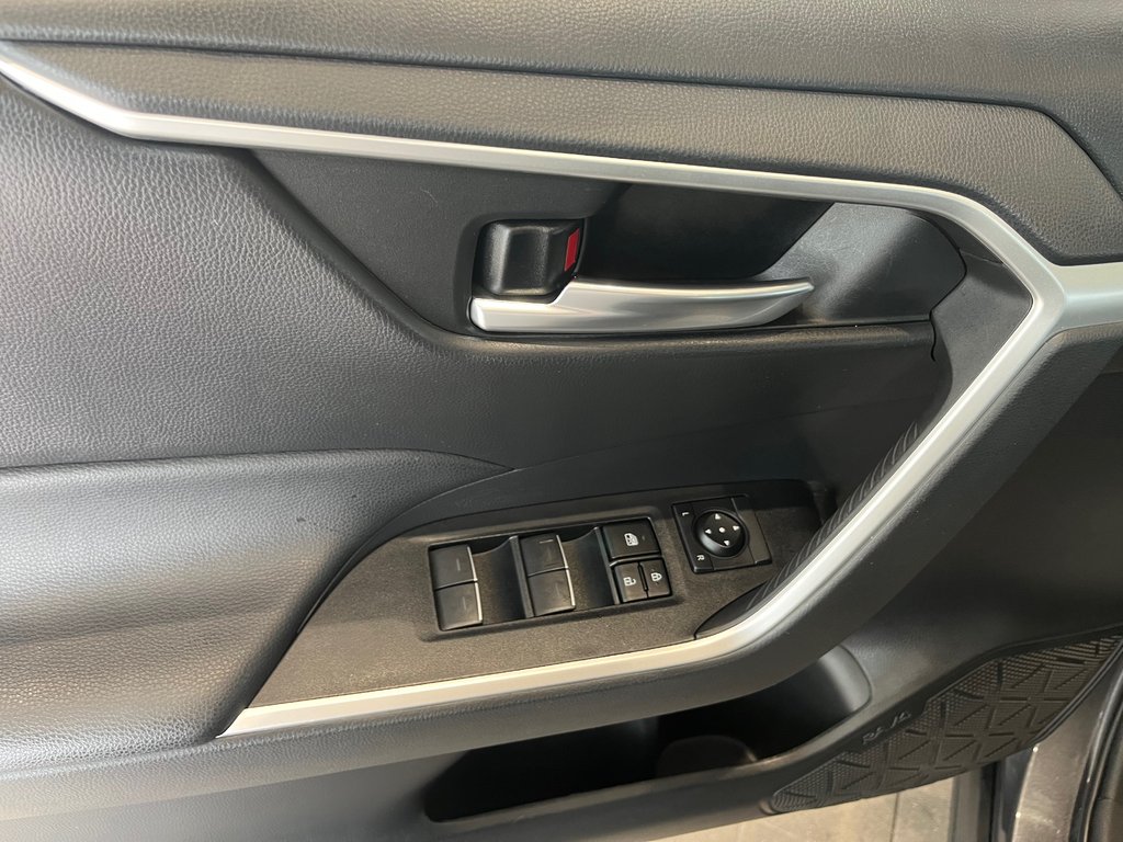 2023 Toyota RAV4 Hybrid XLE in Amos, Quebec - 11 - w1024h768px