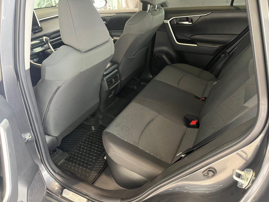 2023 Toyota RAV4 Hybrid XLE in Amos, Quebec - 9 - w1024h768px