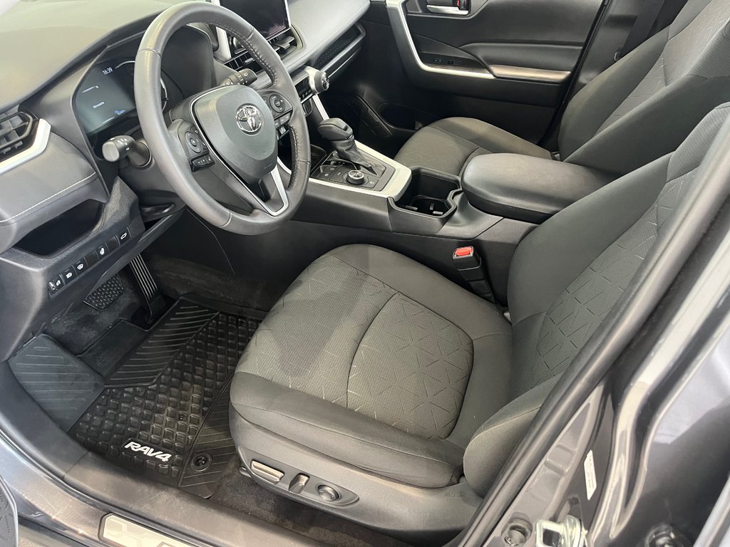 2023 Toyota RAV4 Hybrid XLE in Amos, Quebec - 10 - w1024h768px