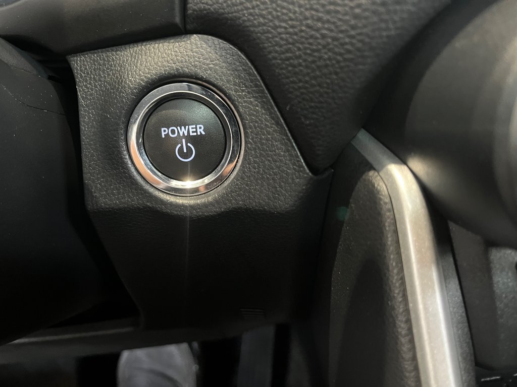 2023 Toyota RAV4 Hybrid XLE in Amos, Quebec - 19 - w1024h768px