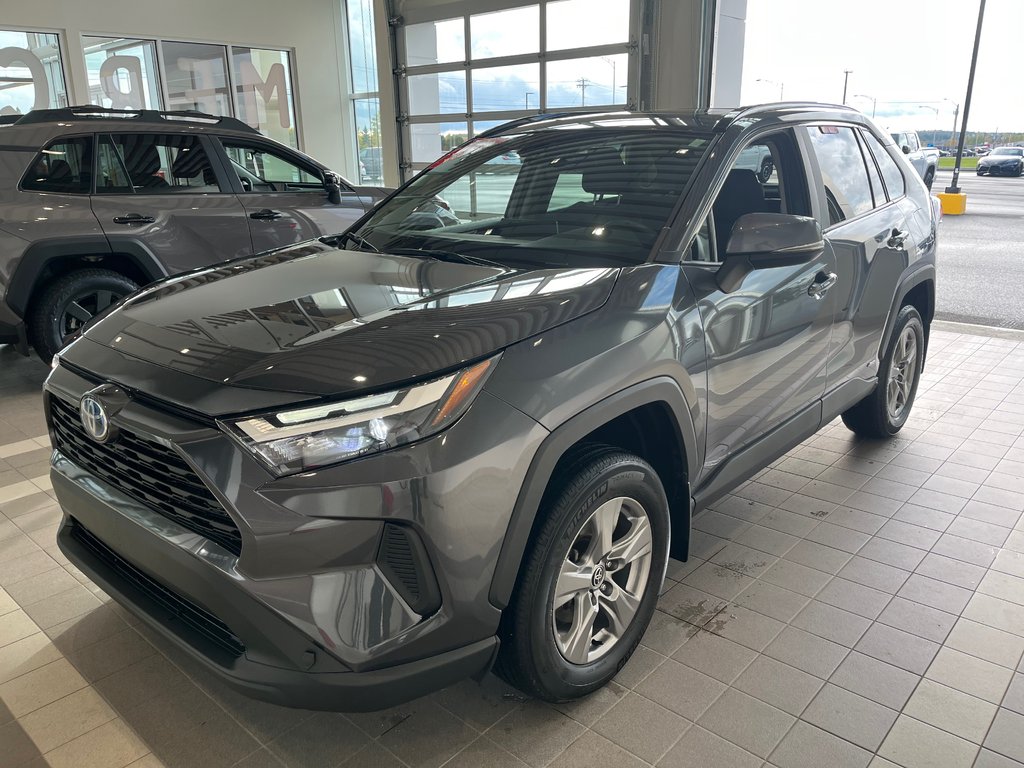 2023 Toyota RAV4 Hybrid XLE in Amos, Quebec - 3 - w1024h768px