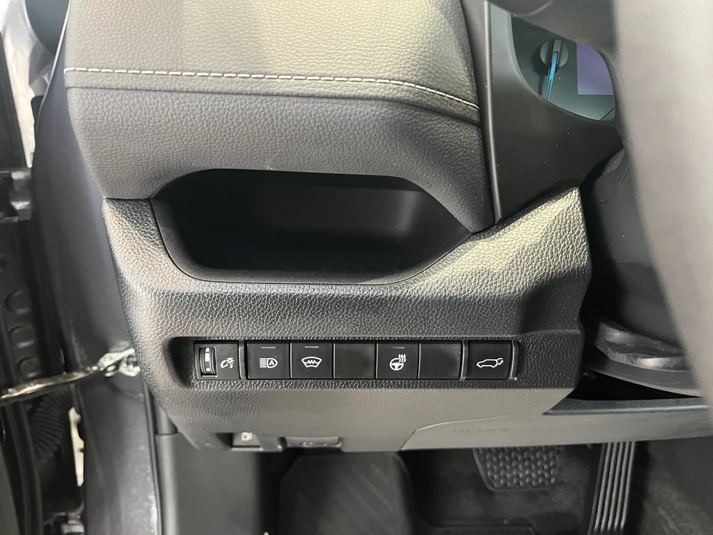2023 Toyota RAV4 Hybrid XLE in Amos, Quebec - 12 - w1024h768px