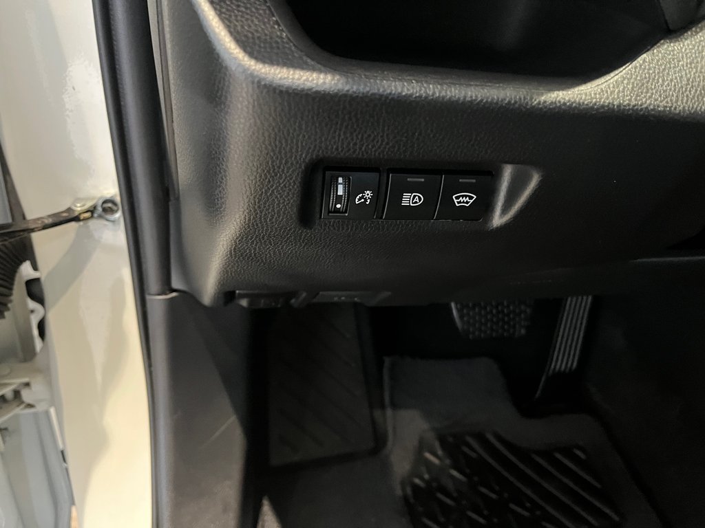 2024 Toyota RAV4 LE in Amos, Quebec - 8 - w1024h768px