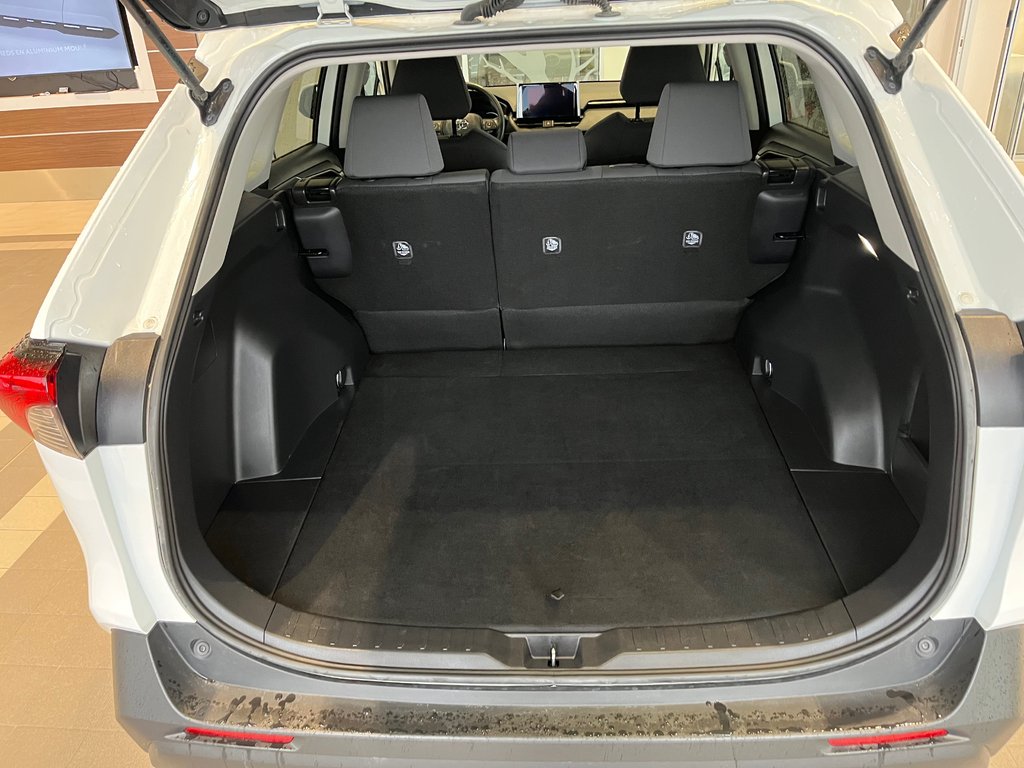 2024 Toyota RAV4 LE in Amos, Quebec - 4 - w1024h768px
